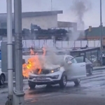 Seyir halindeki araç alevlere teslim oldu