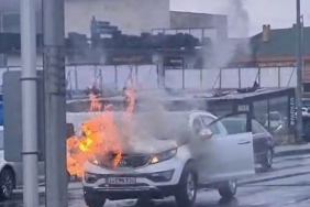Seyir halindeki araç alevlere teslim oldu