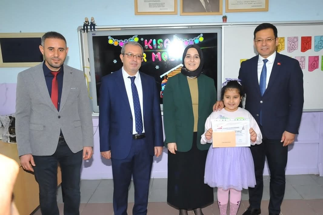 Sındırgı’da öğrenciler karne heyecanı yaşadı