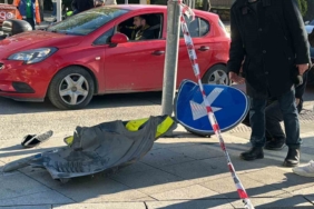 Şişli’de otomobilin çarptığı motosikletli aracın altında sürüklendi