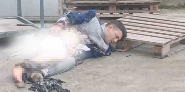 Sobaya tiner döktü, yaralandı