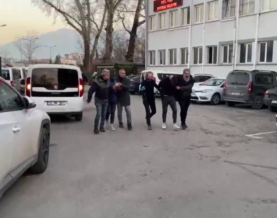 Sokak ortasında eski nişanlısı ve kardeşine ateş açmıştı: Pompalı tüfekle yakalandı