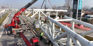 Solaklar Kavşağı’nda 120 tonluk dev montaj