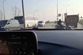 Sosyal medya için görüntü çekerken kazayı çekti