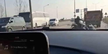 Sosyal medya için görüntü çekerken kazayı çekti
