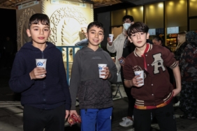 Sultangazi Belediyesi’nden hastane önünde her akşam sıcak çorba ikramı