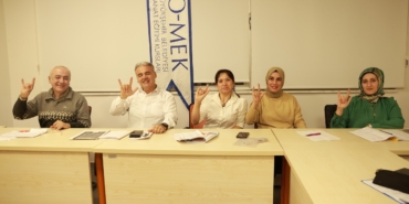 Tek işaret tek anlam için eğitim alıyor