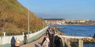 Tekirdağ’da güneşli havada vatandaşlar sahile akın etti