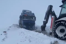 Tekirdağ’da karda mahsur kalan araçlar kurtarıldı