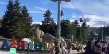 Teleferikte meydana gelen aksama nedeniyle havada asılı kaldılar