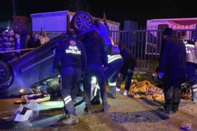 Tırın çarptığı hafif ticari araç metrelerce sürüklenerek takla attı: 3 yaralı