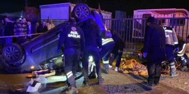 Tırın çarptığı hafif ticari araç metrelerce sürüklenerek takla attı: 3 yaralı