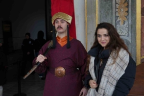 Topkapı Sarayı’nda Osmanlı geleneği: Jandarmalar, silahtar kıyafeti ile nöbet tutmaya başladı