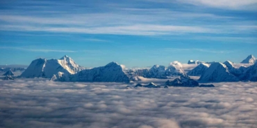Türk yönetmen, dünyanın en yüksek dağını uçaktan görüntüledi