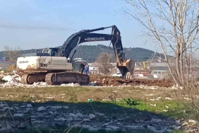 Tuzla’da tehlike saçan moloz yığınları gündeme geldi, belediye harekete geçti