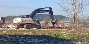 Tuzla’da tehlike saçan moloz yığınları gündeme geldi, belediye harekete geçti