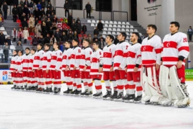 U20 Erkek Buz Hokeyi Milli Takımı, şampiyonluk hedefiyle piste çıkıyor