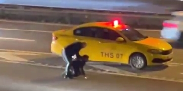 Ücretini alamadığı müşterisini yol ortasında dövdü