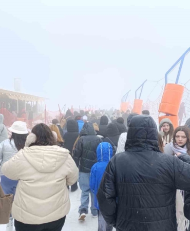 Uludağ’da izdiham...Günübirlikçiler ve üniversiteliler akın etti