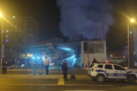 Ümraniye’de akaryakıt istasyonunun marketinde yangın