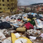 Üsküdar’da çöp ve moloz yığını krizi: Mahalleli isyan etti