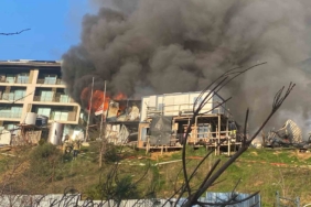 Üsküdar’da işçilerin kaldığı konteynerler alev alev yandı