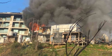 Üsküdar’da işçilerin kaldığı konteynerler alev alev yandı