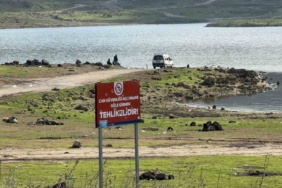 Uyarı levhaları hedef tahtasına döndü, delik deşik olan levhalar böyle görüntülendi