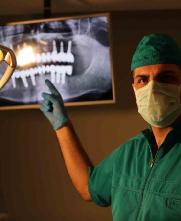 Uzmanından kritik uyarı: “Telefonlar çenenizi, bilgisayarlar dişlerinizi tehdit ediyor”