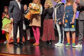 Velilere tiyatro grubundan özel gösteri