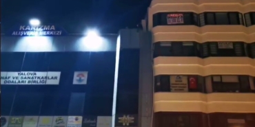 Yalova’da belediye çalışanı işten çıkarılınca çatıya çıktı, işe geri alınınca indi