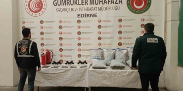 Yangın tüpüne ve tırın çeşitli yerlerine gizlenmiş tabanca ile mermi ele geçirildi