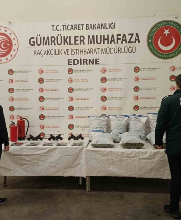 Yangın tüpüne ve tırın çeşitli yerlerine gizlenmiş tabanca ile mermi ele geçirildi