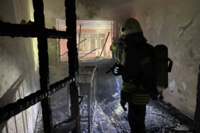 Yangının çıktığı ev kullanılamaz hale geldi