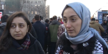 Yeni yılın ilk günü Galata Köprüsü’nde düzenlenen yürüyüşte vatandaşlardan Filistin’e destek mesajları