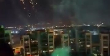 Yılbaşı kutlarındaki havai fişekler, evi alev topuna çevirdi