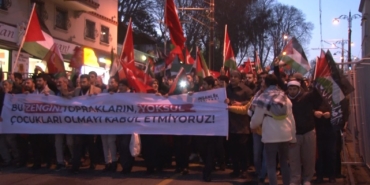 Yılın ilk gününde Gazze için binlerce kişi Galata Köprüsü’ne akın etti