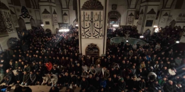 Yılın ilk sabah namazında binlerce vatandaş Ulucami’ye akın etti