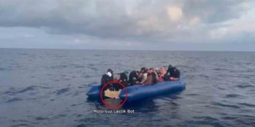 Yunanistan lastik botun motorunu söküp, kaçak göçmenleri denizde ölüme terk etti