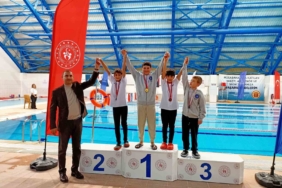 Yüzme sporu müsabakalarında öğrencilerden büyük başarı