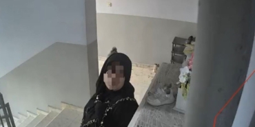 Zillere bastı, kamerayı görünce göbek attı