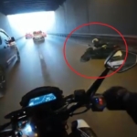 Bursa’da şerit değiştiren otomobile çarpan motosikletli böyle savruldu