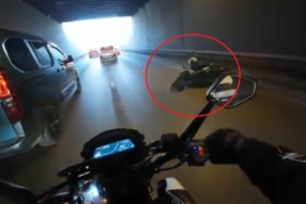 Bursa’da şerit değiştiren otomobile çarpan motosikletli böyle savruldu