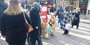 Minik yeniçerilerden Ramazan yürüyüşü