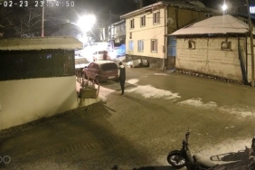 Kendisini bıçakla yaralayan şahsı kurşun yağmuruna tuttu