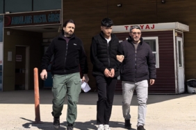 ’Dur’ ihtarına uymadı jandarmaya çarptı