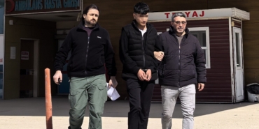 ’Dur’ ihtarına uymadı jandarmaya çarptı