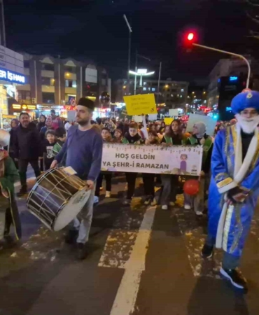 Tekirdağ’da ’Hoşgeldin’ Ramazan yürüyüşü: Çocuklar dualarla yürüdü