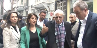 DEM Partili İmralı Heyeti basın açıklaması yapacakları Taksim’deki otele geldi