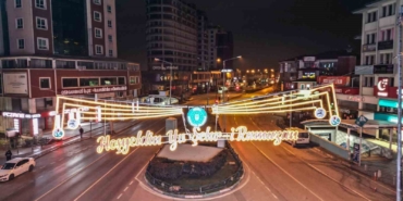 Bursa caddeleri ‘Ramazan’ için süslendi